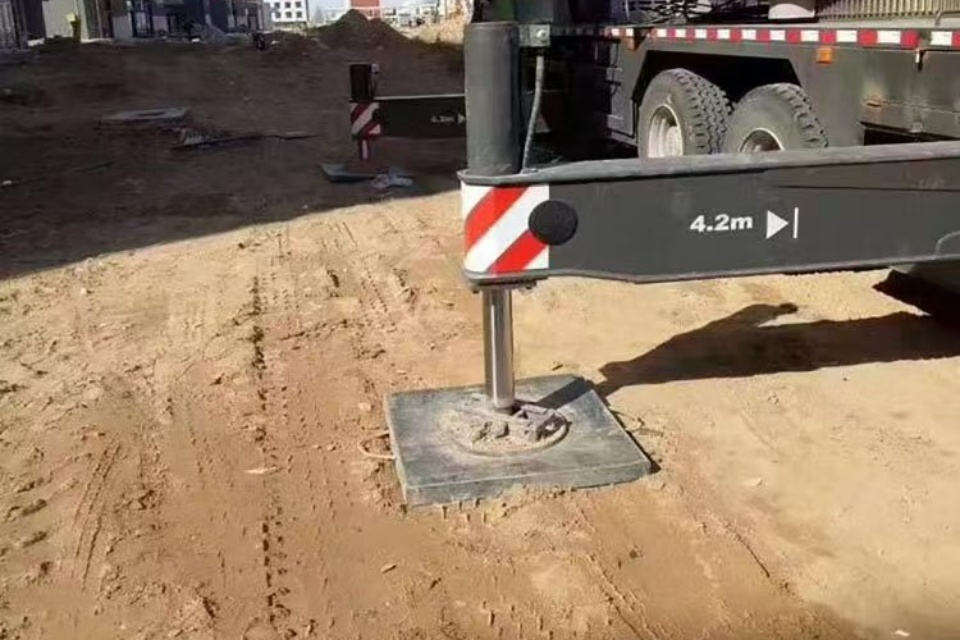 크레인 아웃트리거 패드