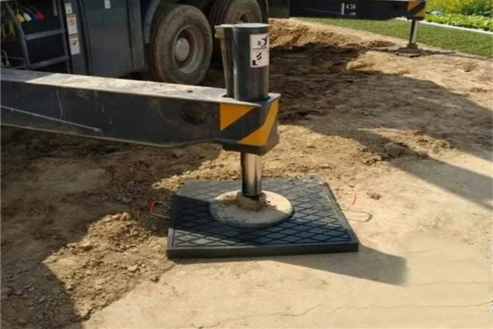 크레인 아웃트리거 패드